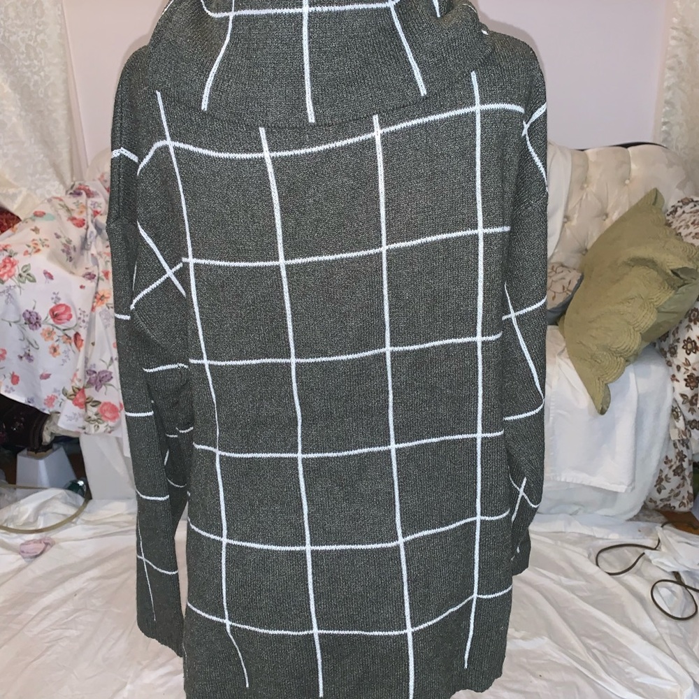 Sweater - Picture 3 of 5